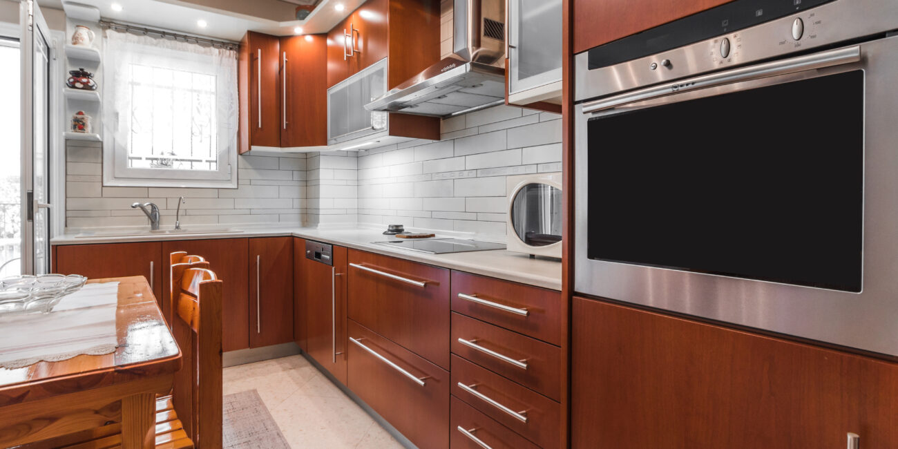 brown_kitchen_tsolnaras_1